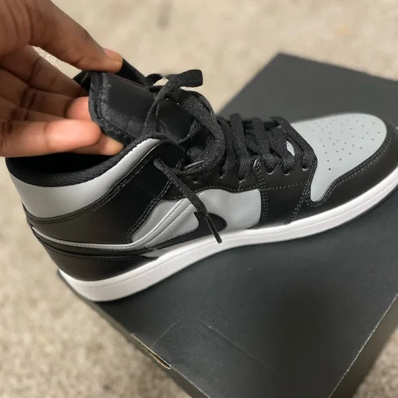 Jordan | Shoes | Im Selling Air Jordan Mid Size 95 | Poshmark display picture 1